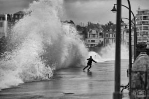 Les grandes marées à Saint-Malo en photo noir et blanc