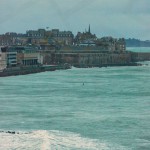 Les grandes marées à Saint-Malo en noir et blanc