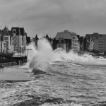 Les grandes marées à Saint-Malo en noir et blanc