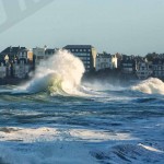 Photo de la Plage du sillon pendant les tempêtes Pétra-dirk-Qumaira et les grandes marées Février 2014