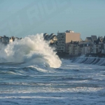 Photo de la Plage du sillon pendant les tempêtes Pétra-dirk-Qumaira et les grandes marées Février 2014